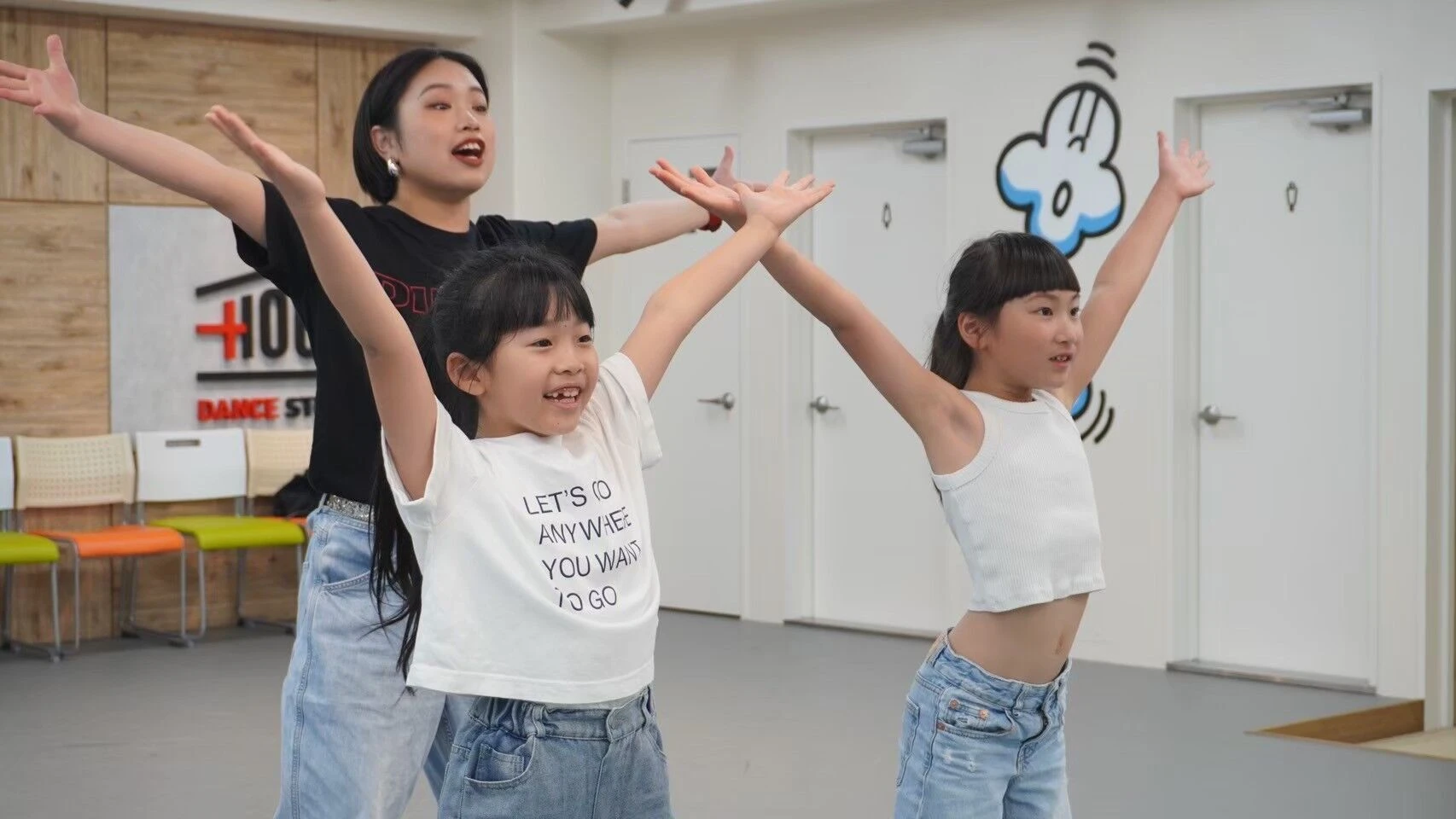 LINE_ALBUM_HOOP DANCE 写真_250224_2